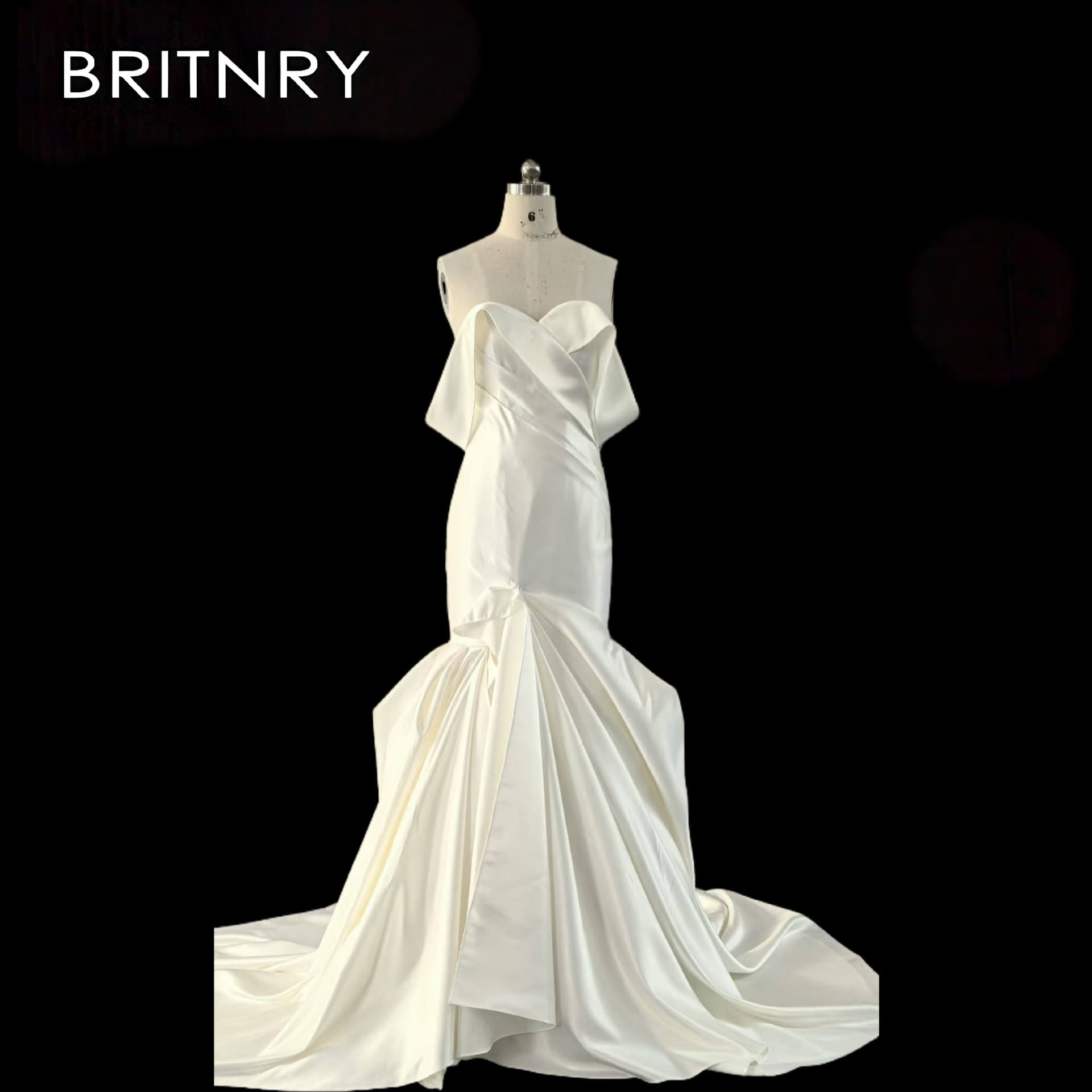 2026 New Collection High-End Strapless Satin Wedding Dress Simple Mermaid Evening Gown Embroidered Bridal Main Dress Custom