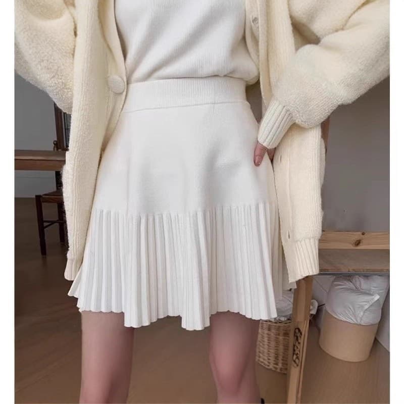 High-waist Pleated Elastic Waist Skirt Autumn Winter Short Skirt A-line Versatile Korean Style Sweet Knit Umbrella Skirt Half Skirt Women Pleated