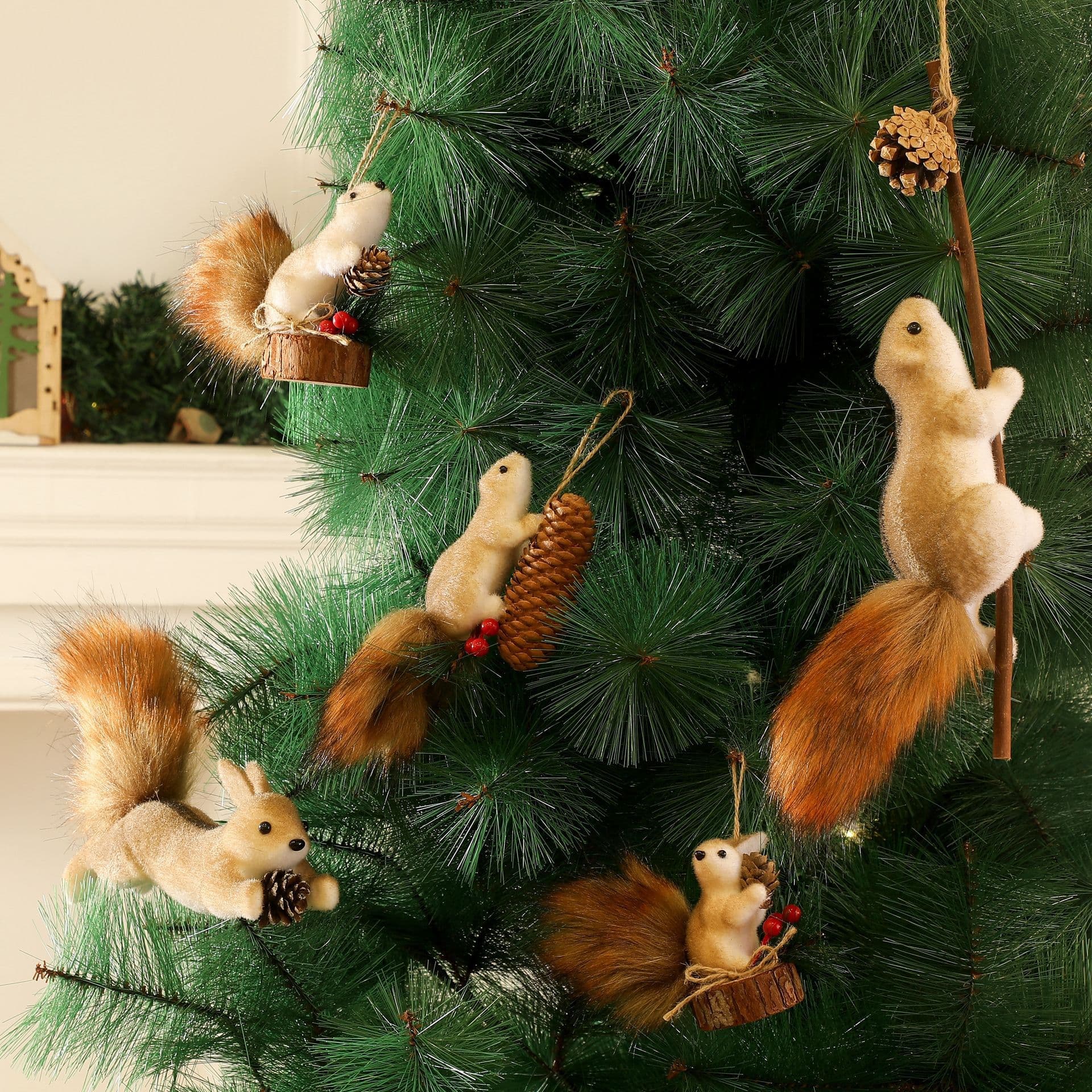 Cross-border new product squirrel doll decoration Christmas decoration simulated squirrel pendant Christmas tree creative decoration