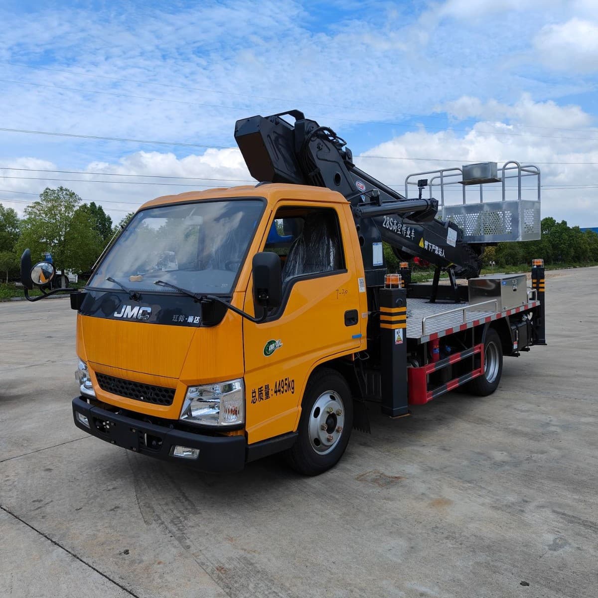 Factory Direct Sale JMC 28m Blue Plate Aerial Work Truck, Telescopic Boom Straight Arm Municipal Street Light Maintenance Lifting Vehicle