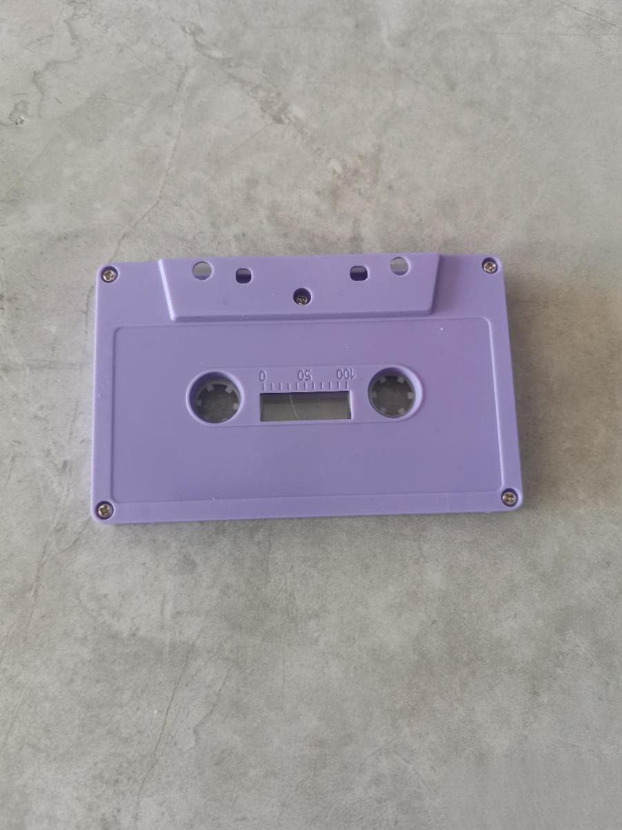 Brand new colored colored cassette tape, no inner cassette, blank decorative core, no outer decoration, cassette case, purple, red.