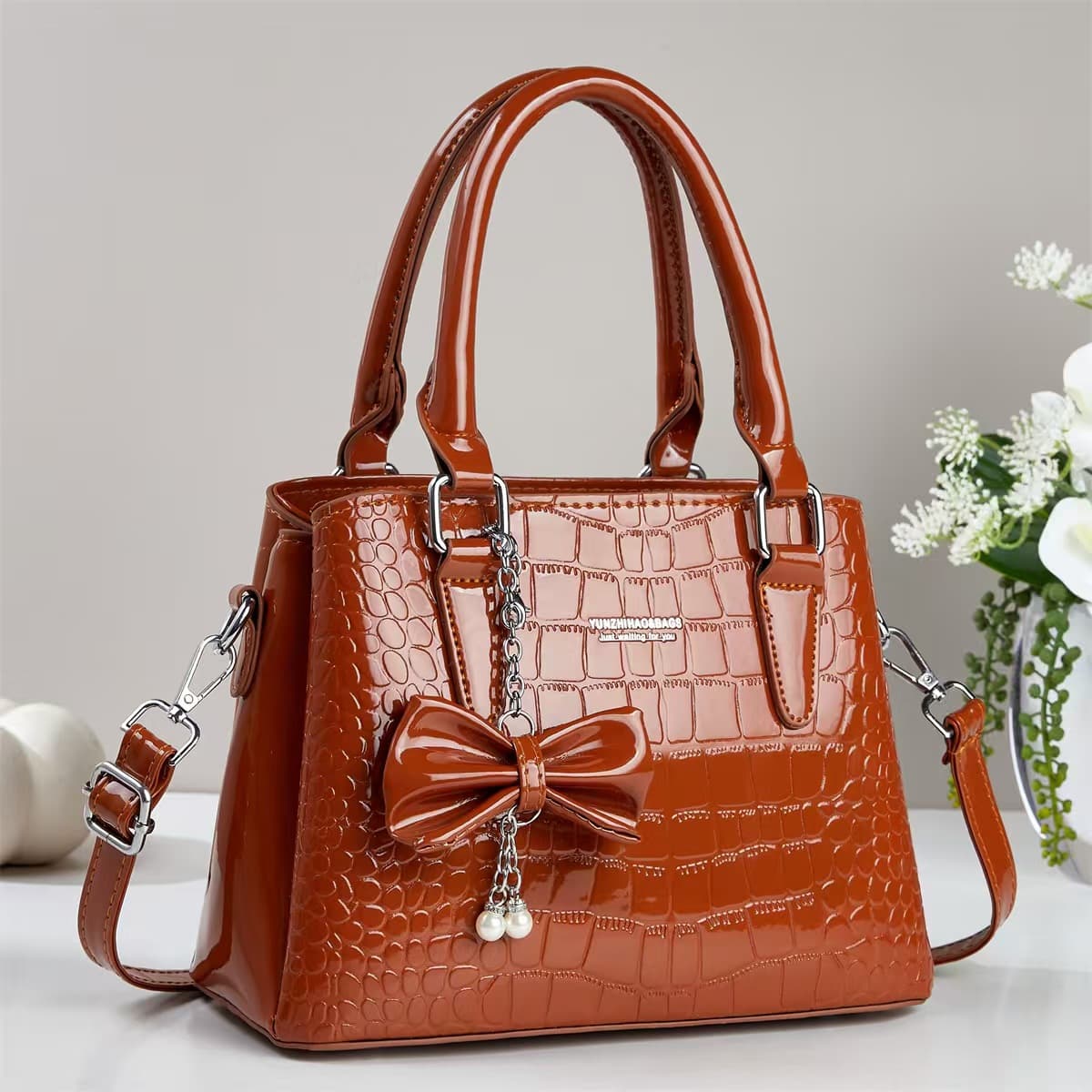Versatile Commuter Bag New Retro Niche Handbag Women 2026 Fashion Simple Versatile Tote