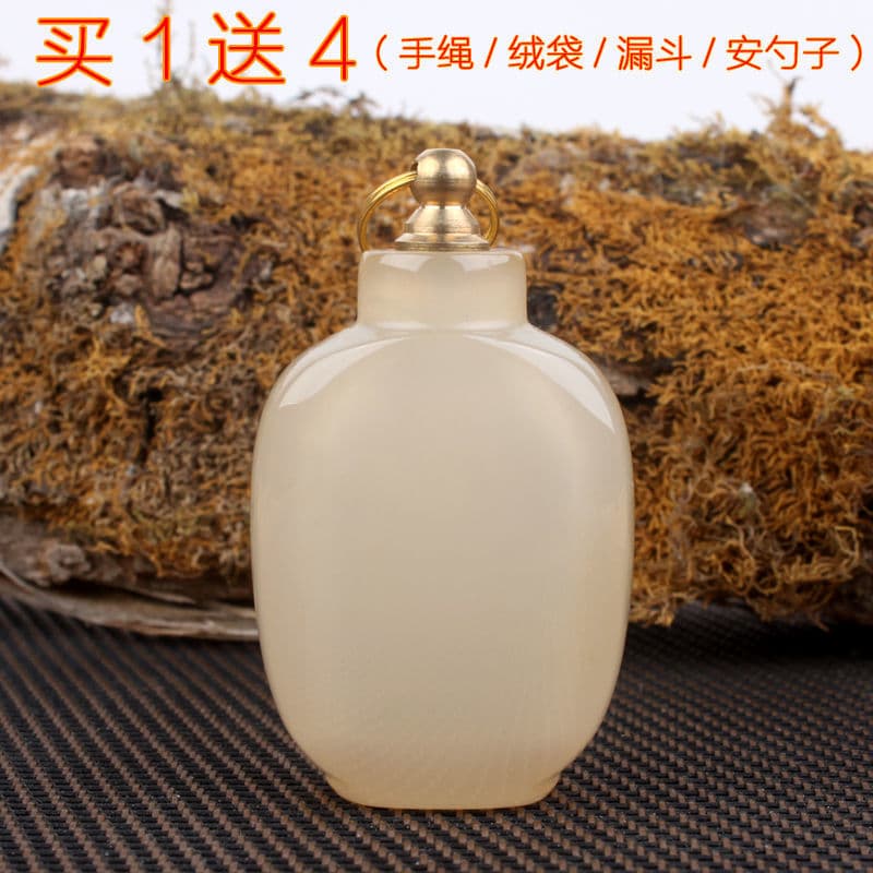 A bottle for storing gold beans, an agate snuff bottle, a scripture bottle, a handmade portable perfume bottle with a copper rim and handle, and a jade pendant.