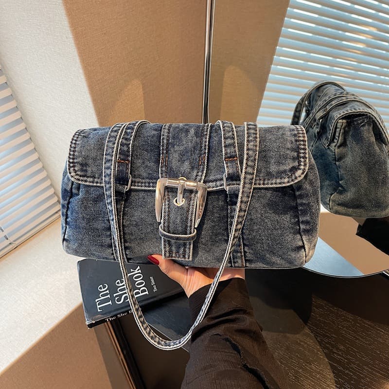 Trendy and Stylish 2025 Autumn New Women's Casual Simple Shoulder Handbag Fashion Belt Buckle Underarm Bag