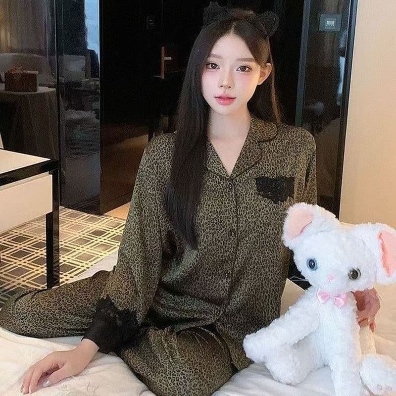 Wholesale dropshipping high-end light luxury leopard print ice and snow silk pajamas for women summer cardigan long-sleeved outer wear home wear set