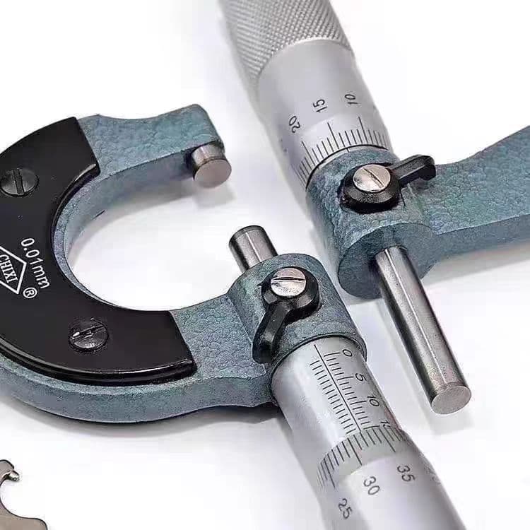 Digital display micrometer with screw gauge, 0.01mm accuracy, small end.