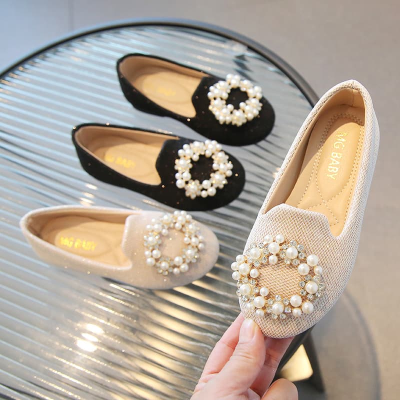 2026 New Spring Style Girls Princess Shoes, Bean Toe, Shallow Mouth, Summer Shoes, Soft Sole Children's Black Leather Shoes for Girls