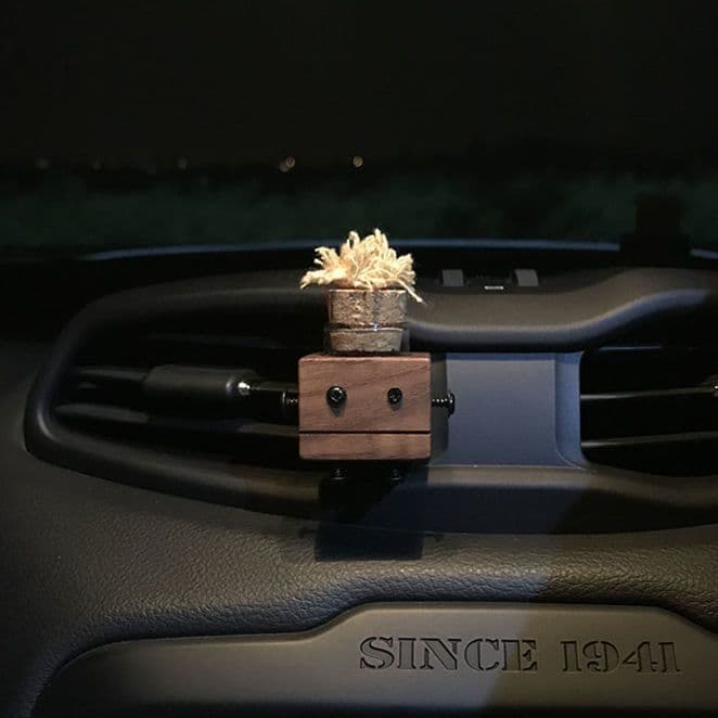 Car Decorative Wooden Air Vent Perfume Creative Gift Natural Wood Aroma Fragrance