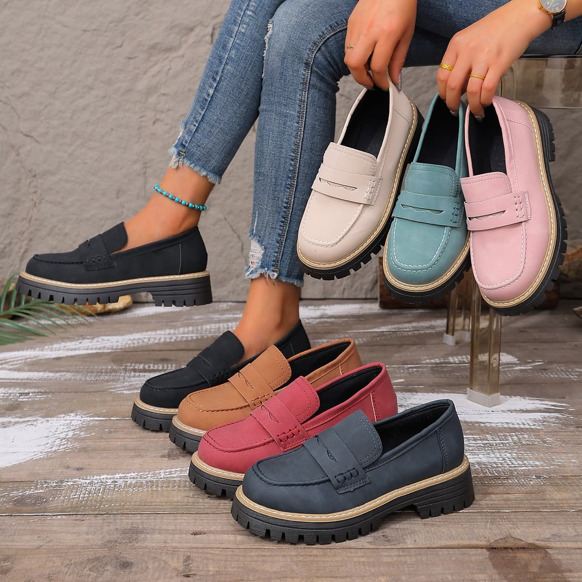 2025 new spring/autumn loafers for women, large size casual suede British-style shoes, chunky heel platform export flats.