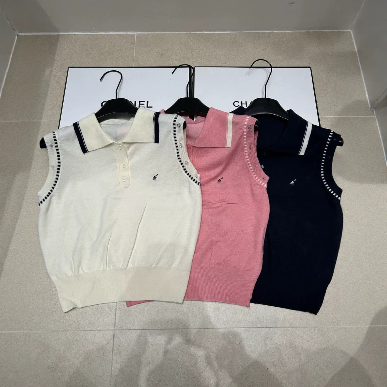 2026 Korean Knit Polo Collar Simple Sleeve Rip Design Casual Versatile Women's Top