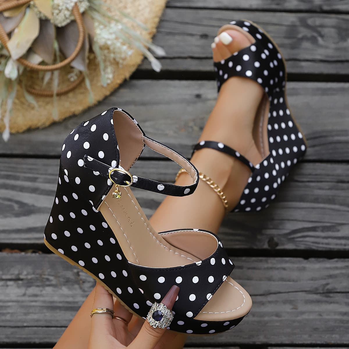 Vintage Polka Dot Wedge Heel Sandals for Women 2026 New Summer French Style Dress Matching Elevated Slide Sandals