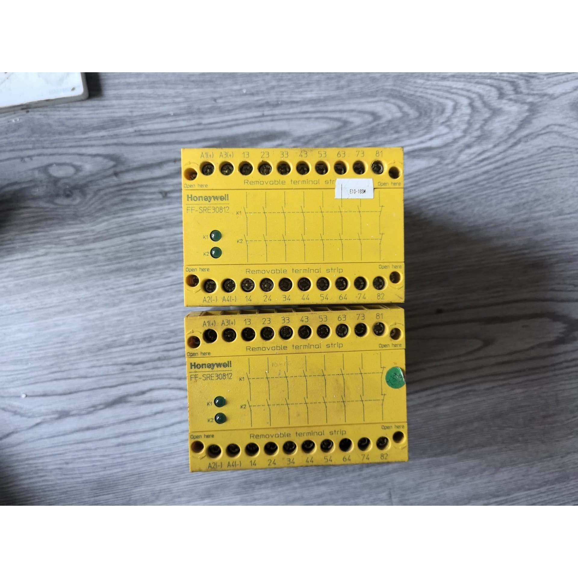 [Negotiable] Bargain Safety Relay FF-SRE30812, fully functional, good appearance.