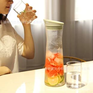 Amazon Borosilicate Glass Cold Water Pitcher Shark Fin Lid Cup Heat-Resistant Juice Pitcher Cold Water Pitcher Refrigerator Bottle