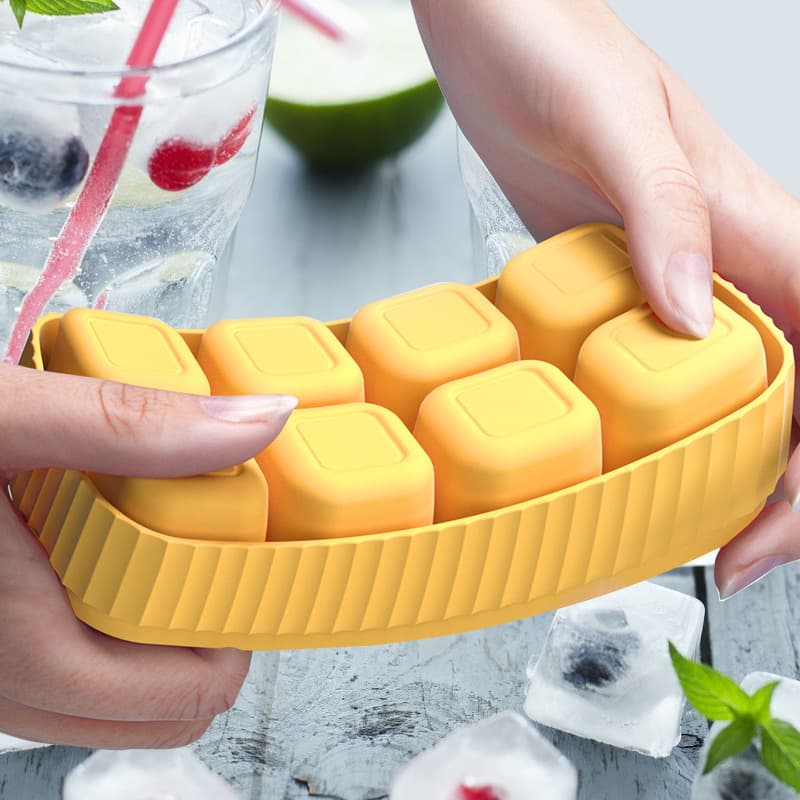 Ice Cube Tray Factory Wholesale 8-Cell Ice Cube Maker Household Ice Tray Creative Soft Base Nordic Style with Lid Ice Cube Mold