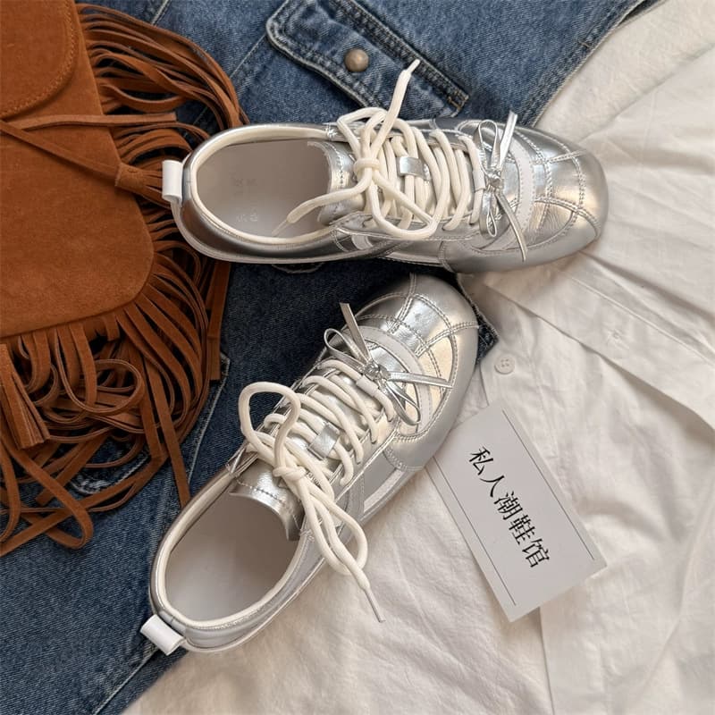 Soft Leather Flat Silver German Training Shoes Women 2025 New Fashion German Training Shoes Outdoor Hiking Casual Shoes