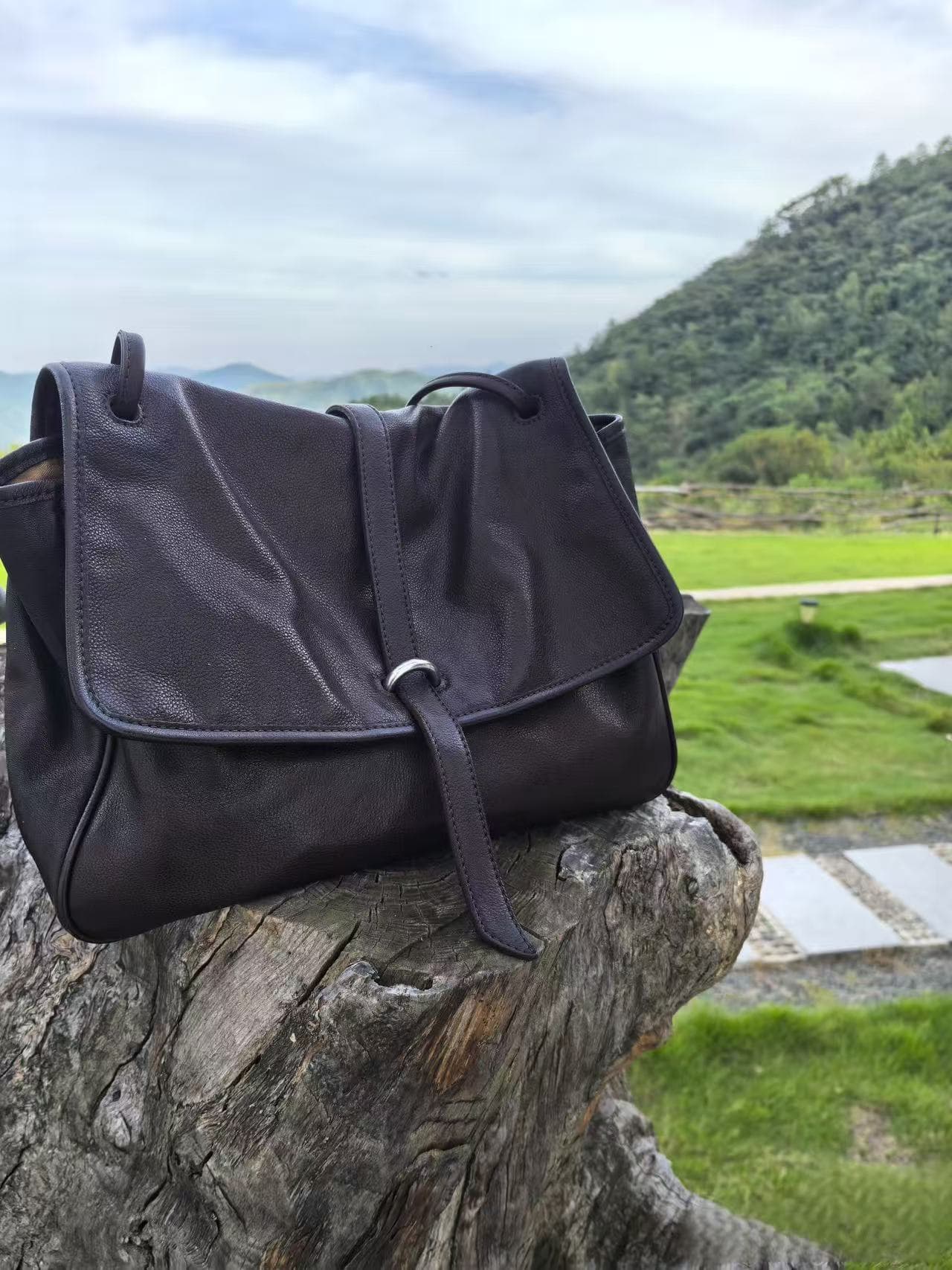 Vintage 001 Messenger Bag for Women, Genuine Leather Crossbody Tote Bag, Large Capacity Commuter Bag, Vegetable-Tanned Cowhide Bag