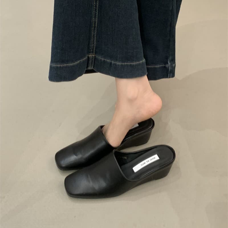 Fashionable Wedge Heel Closed-Toe Mules for Women 2026 Spring New Style Slip-On Backless Sandals High Heel Square Toe Shoes