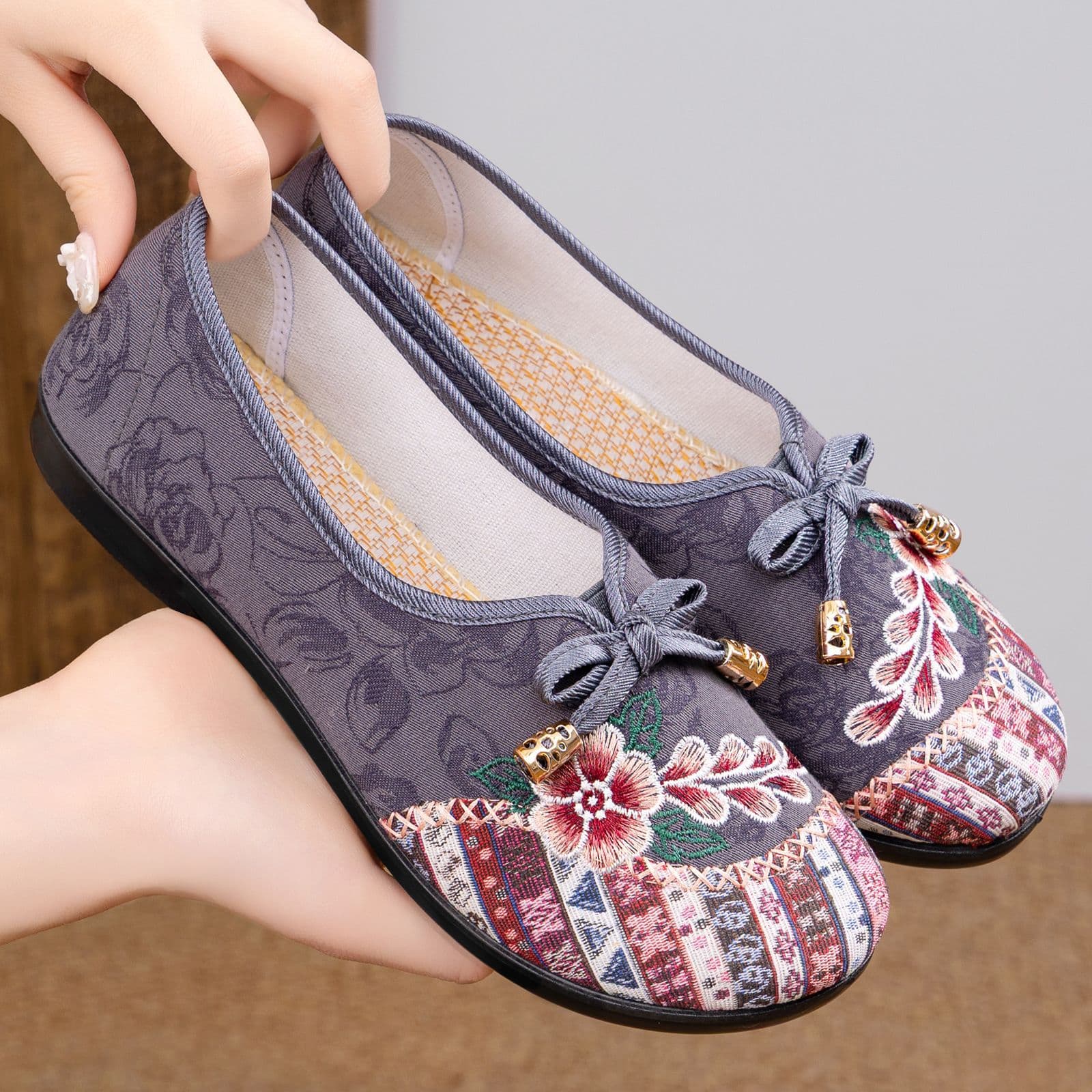 Old Beijing Cloth Shoes Spring Mother Shoes Breathable Women's Flat Shoes Soft Sole Wear-Resistant Women's Single Shoes Ultra-Light Square Dance Shoes