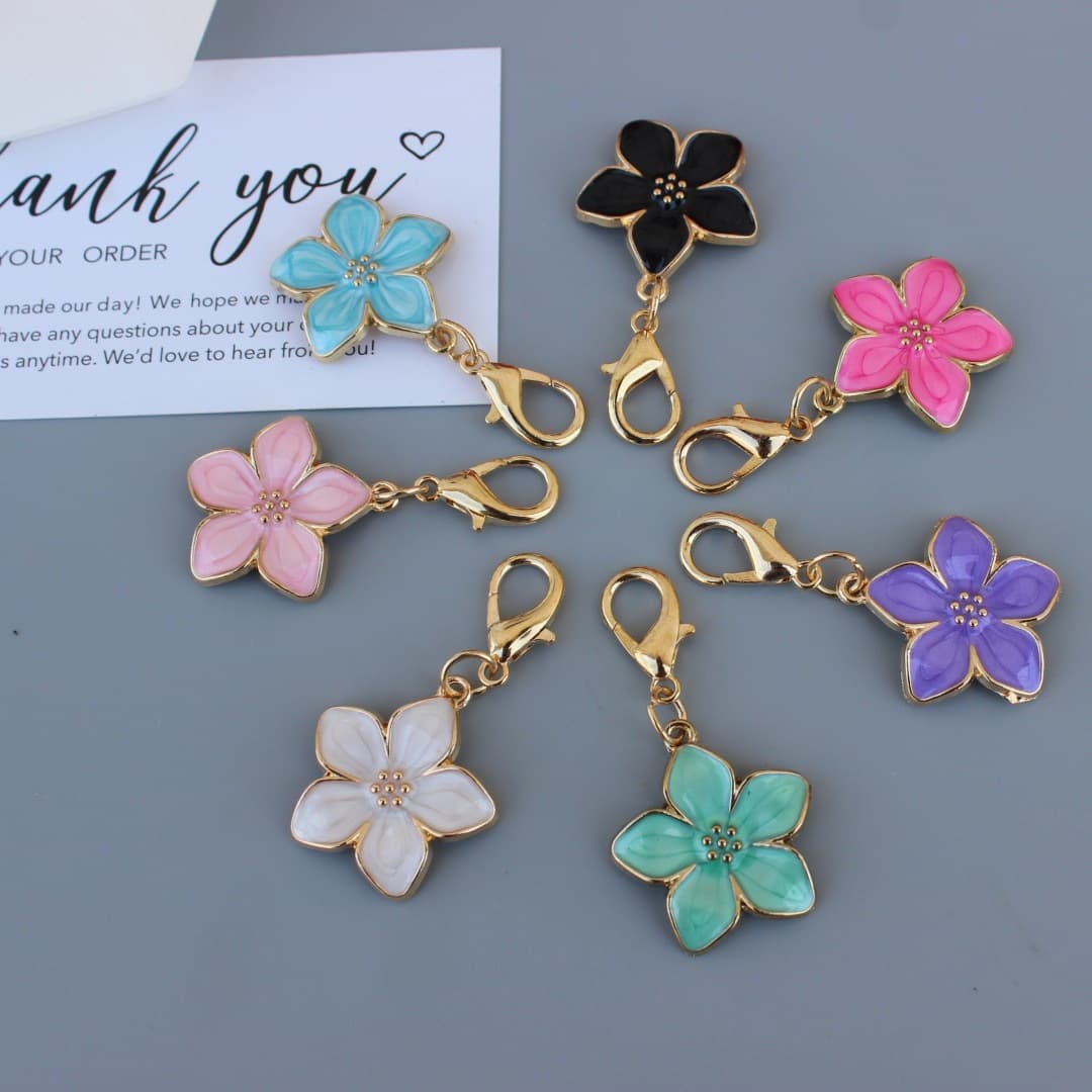 Sakura Flower Keychain for Women, Metal Pendant, Fresh and Elegant Bag Charm, Creative Japanese Alloy Accessory