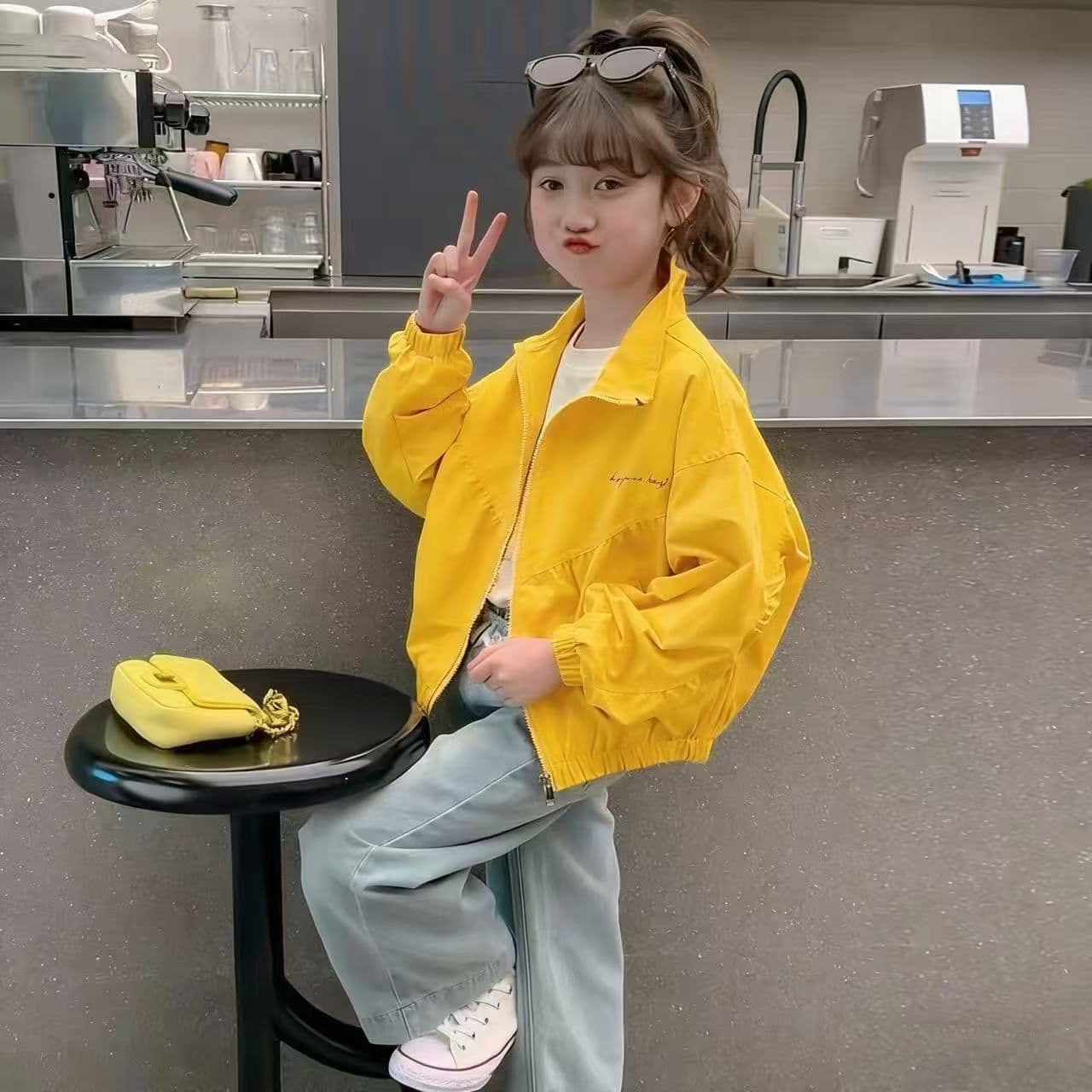 2026 New Spring and Autumn Stylish Jacket for Girls, Fashionable Batwing Sleeve Letter Top for Older Children