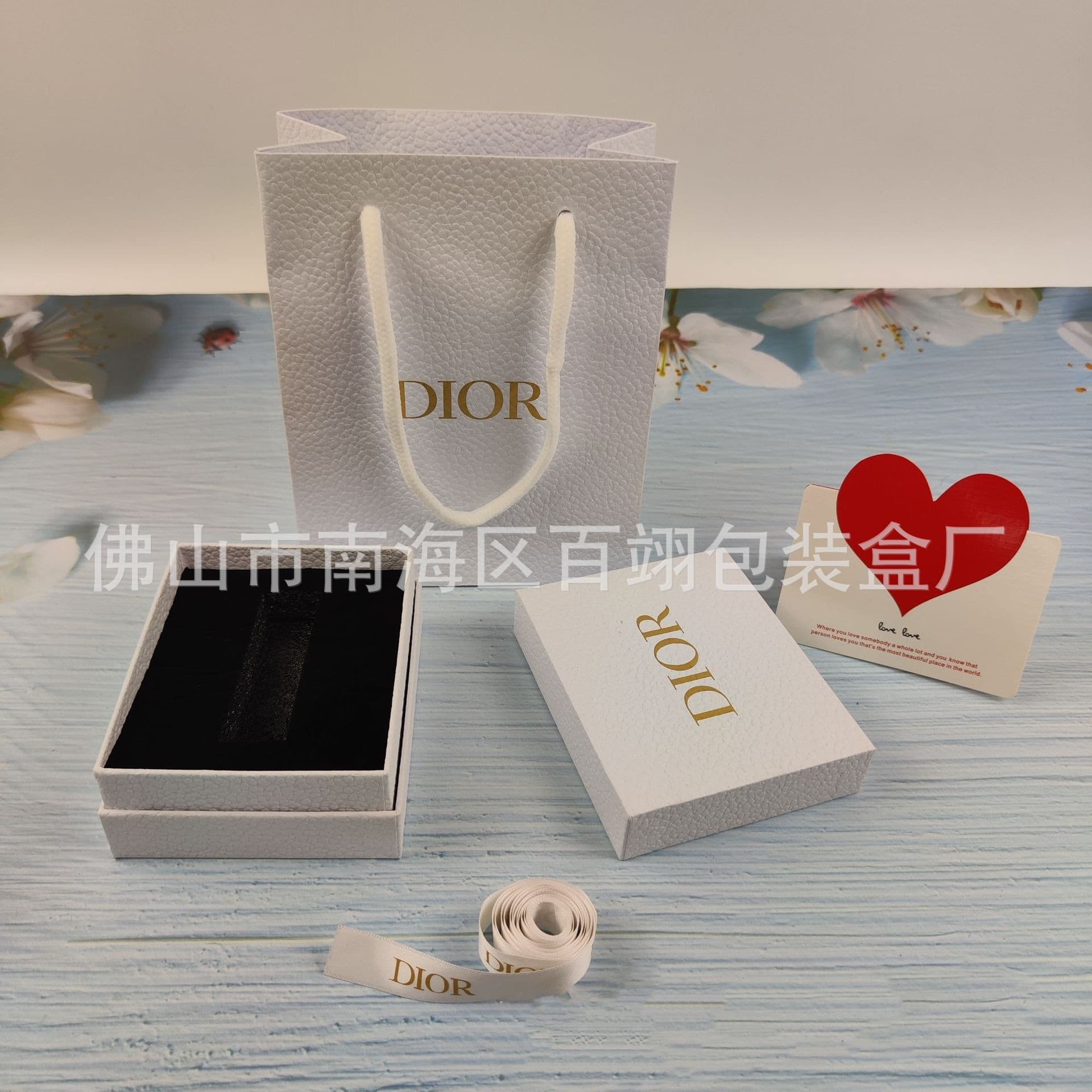D-brand Lipstick Gift Box, TF-brand Sponge Box, Y-brand Lipstick Packaging Box, GU Cosmetics Perfume Handbag, Lan-brand Heaven and Earth Lid