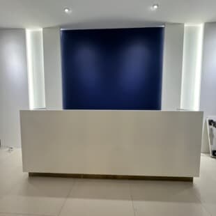 Wooden Lacquered Bar Counter, Irregular Modern Minimalist Corner Cashier Counter, Beauty Salon Front Desk, Company Reception Desk, Cream Style