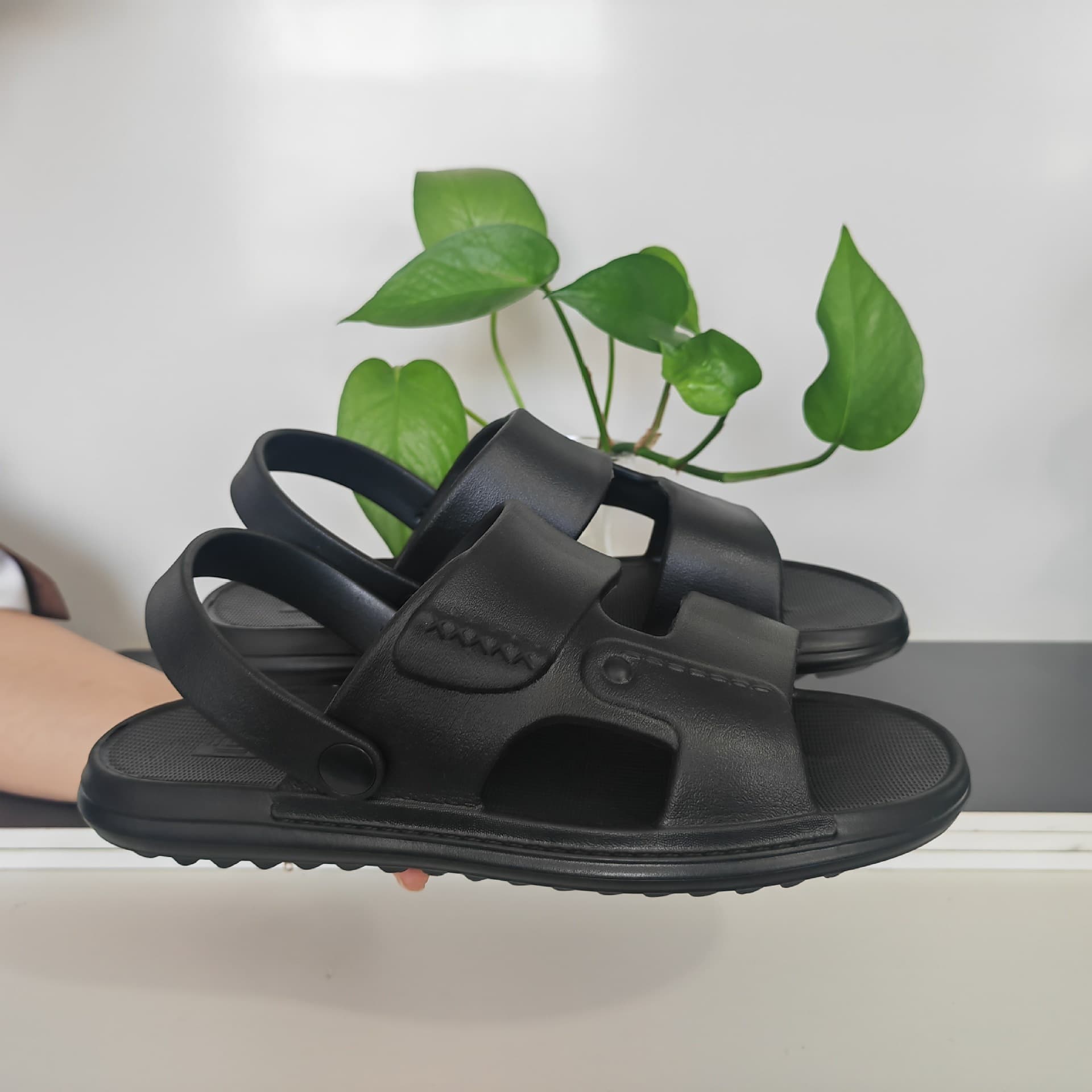 Wholesale Men's Summer Sandals New Fashion Casual Beach Shoes Soft Sole Flip-Flops 2-in-1 Versatile Sandals