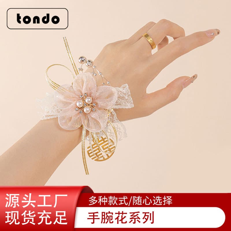 New bridesmaid wrist corsages, high-end bridal bouquets, wedding bracelets, festive supplies.