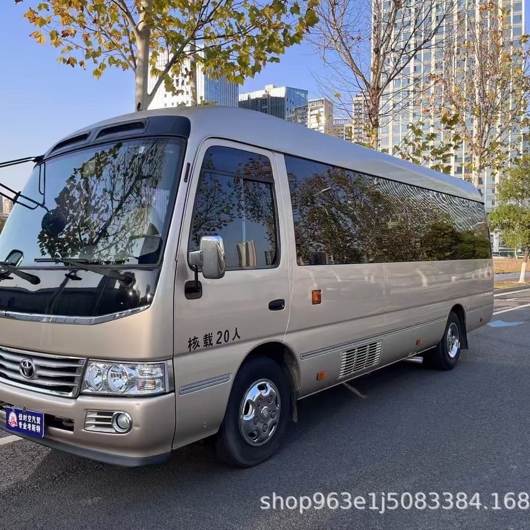 Used export minibuses with 17 or 19 seats, 6-meter mini Coaster business vans, automatic doors.