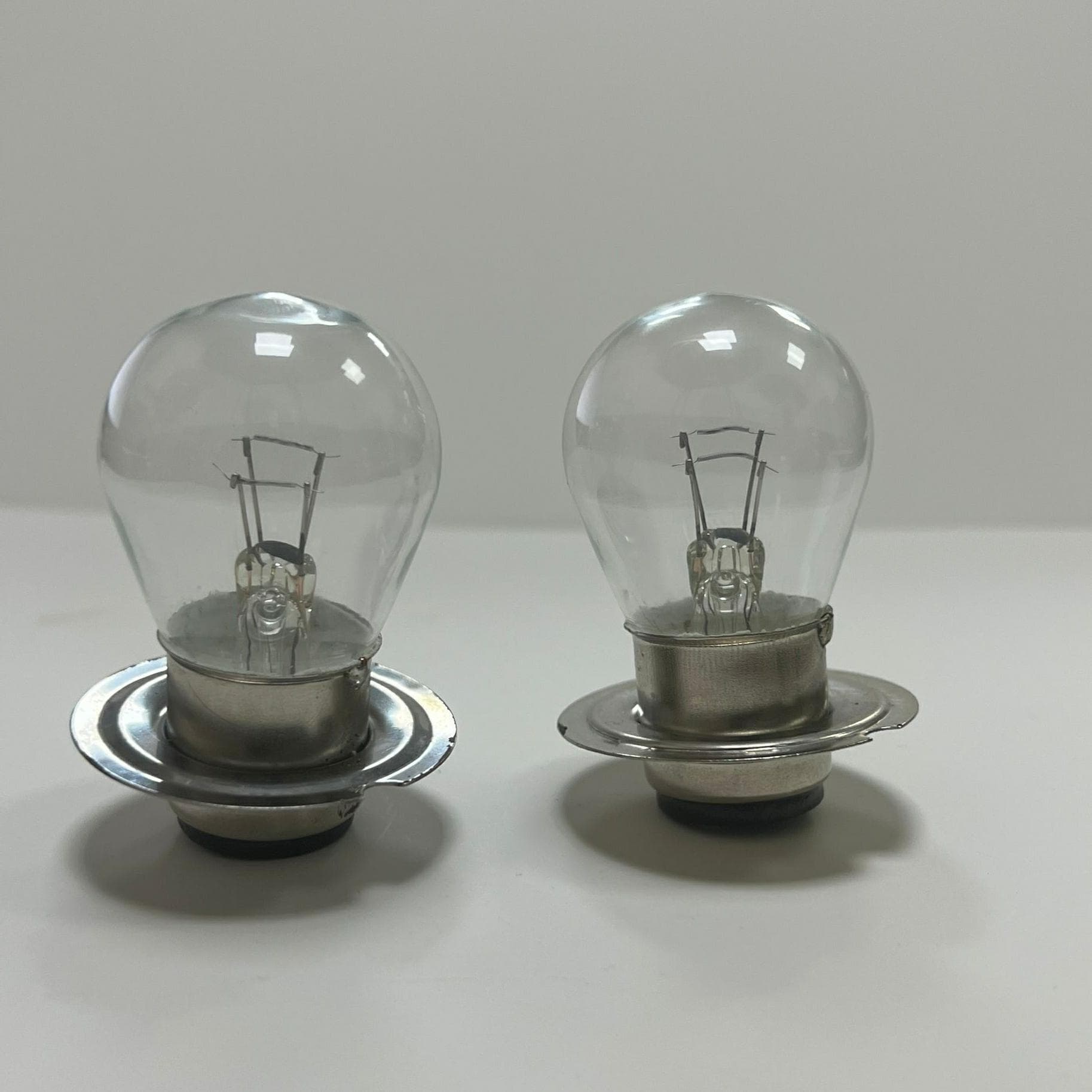 Railway traffic light components, traffic light bulbs for railway monitoring systems, variable color light bulbs
