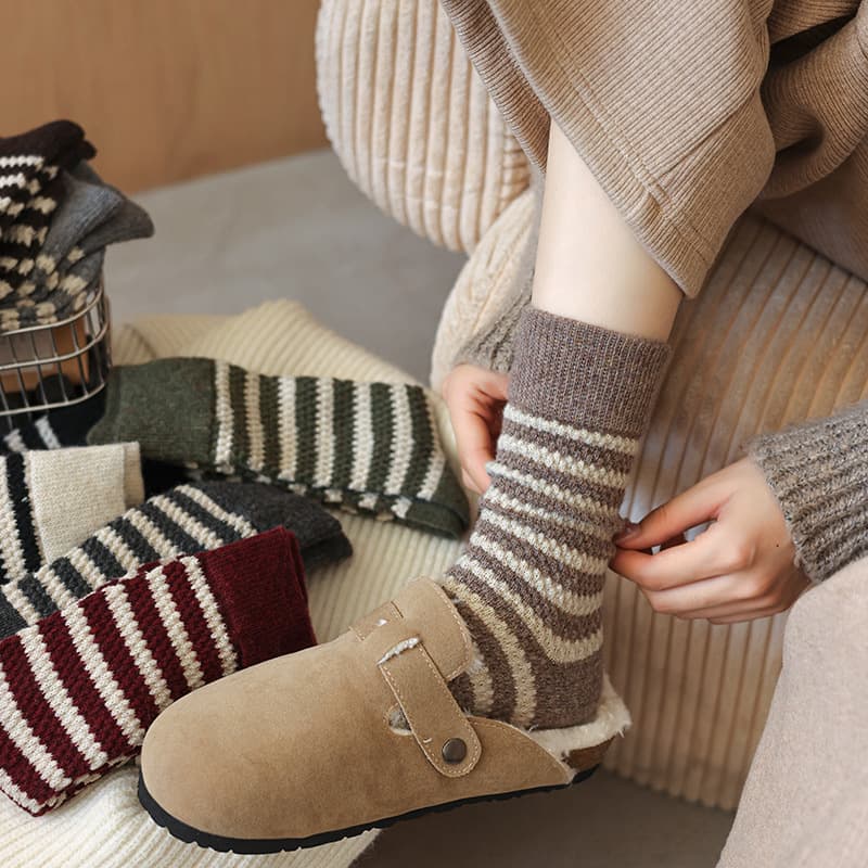 Women's wool socks, thick striped mid-calf socks, trendy retro style, versatile slouch socks, long socks, warm for winter.