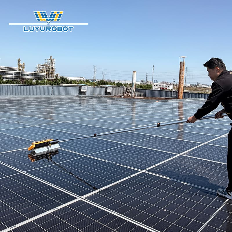 Portable Lithium Battery Handheld Solar Panel Cleaning Machine with Roller Brush for Commercial and Industrial Roofs, Small Household Solar Panel Cleaning Equipment