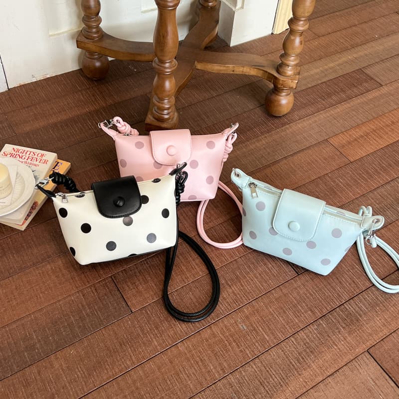 2026 New Korean Style Polka Dot Underarm Bag for Girls, Fashionable and Lightweight Crossbody Bag for Daily Outings