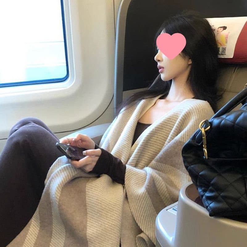 2025 new retro spring/autumn cape outer layer cloak color block chic knitwear shawl women's cardigan jacket top.