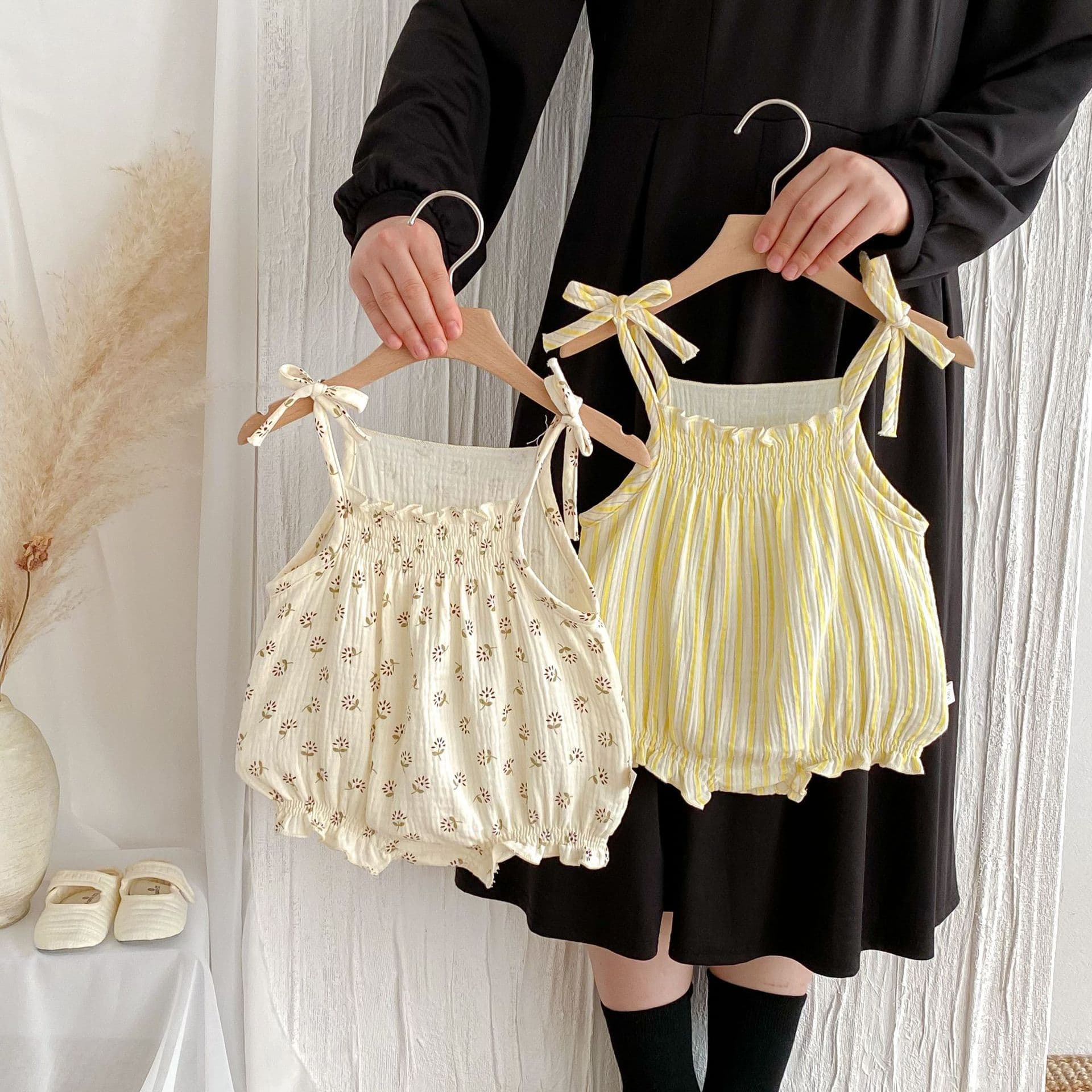 Summer baby clothes Korean style thin sling bag fart clothes sweet baby floral jumpsuit cute summer clothes