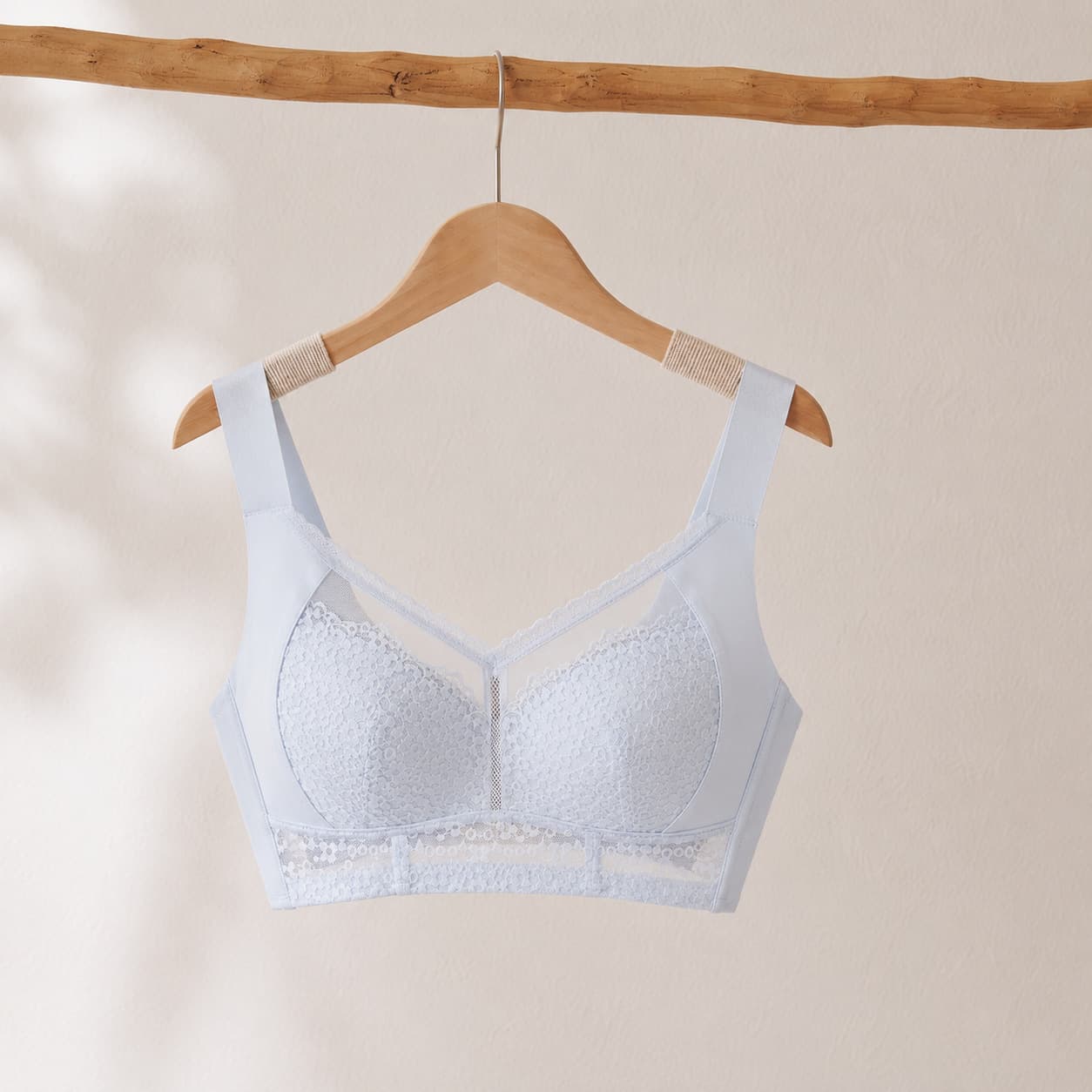 Women's Thin Wide Strap Wire-Free Bra for Large Bust, Full Cup Push-Up, Side Gather, Lace Bra
