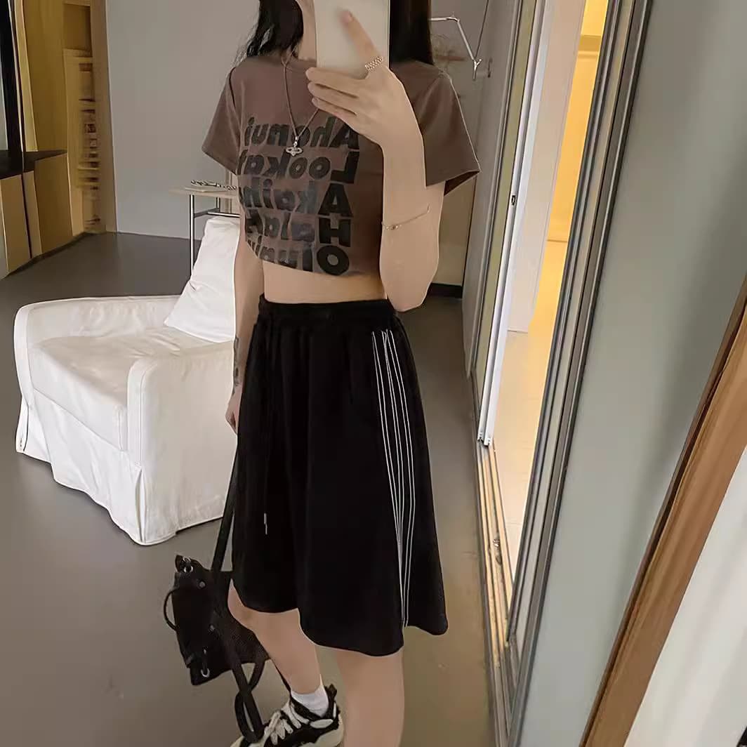 Spring/Summer New Striped Sports Shorts for Women, Petite Loose Wide-Leg 5/7 Length Knee-Length Shorts, Gender-Neutral Half Pants