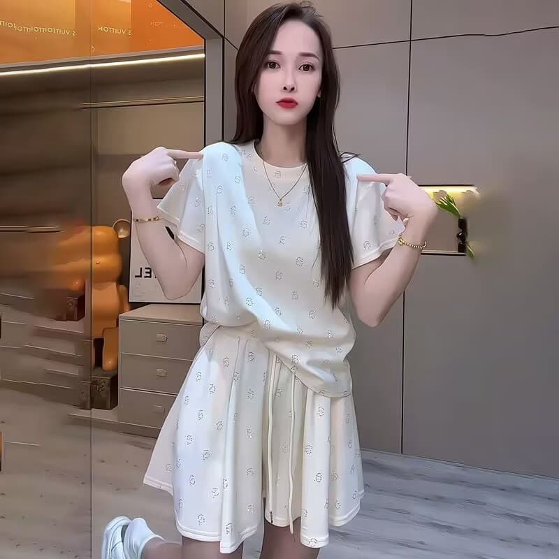 Casual Age-Reducing Set for Women Summer Trendy Rhinestone Short Sleeve T-Shirt Loose Shorts Skirt Student Two-Piece Set