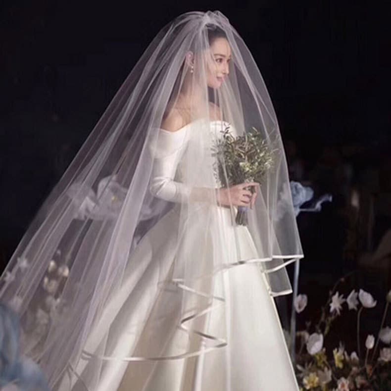 Wedding veil, 3 meters long and 3 meters wide, double-layered satin ribbon-edged long train, simple and elegant for photography.