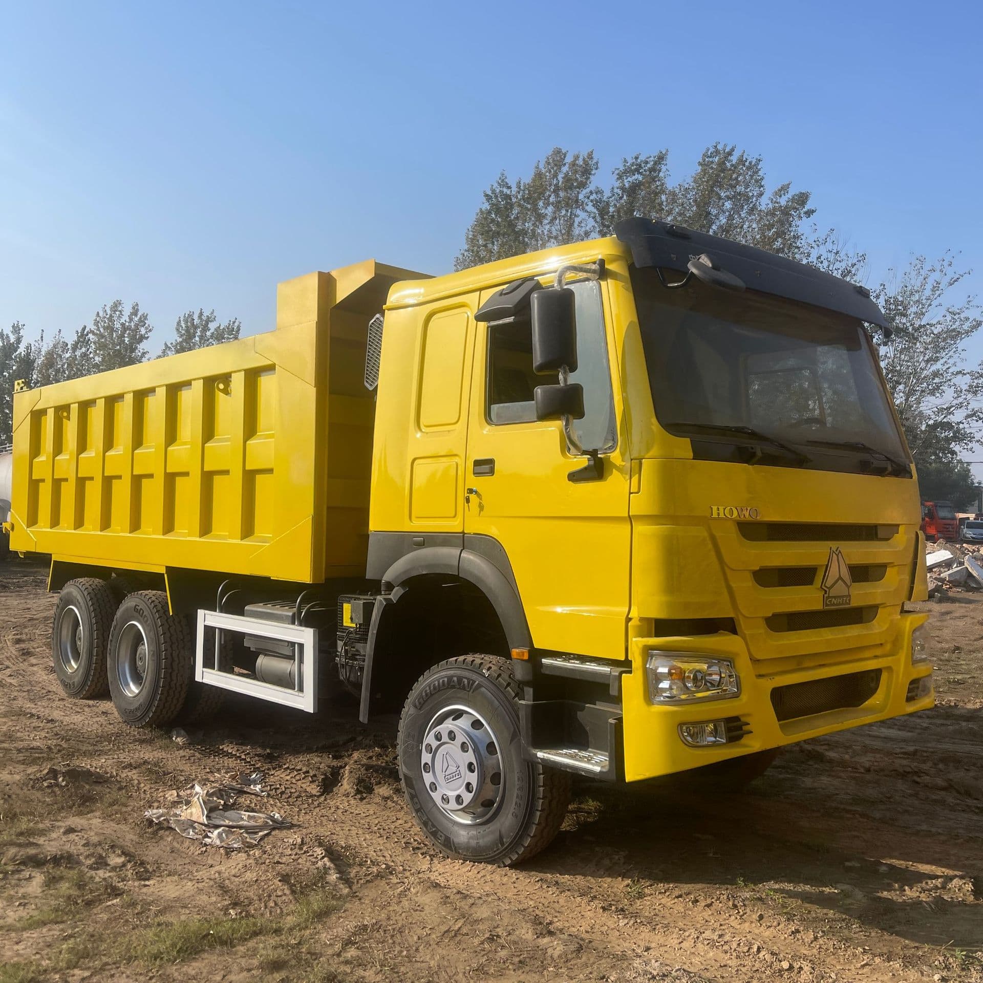 Cross-border semi-trailer HOWO rear eight-wheel dump truck 371 HP 6*4 soil transport vehicle iron ore