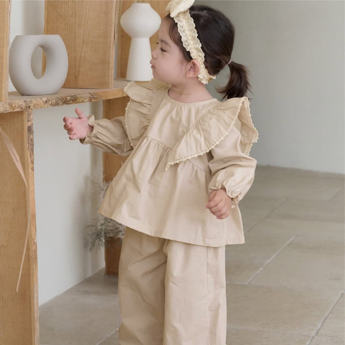 Girls Cute Doll Shirt Spring and Autumn Large Ruffled Lace Sleeve Shirt Little Girl Casual Long Sleeve Top