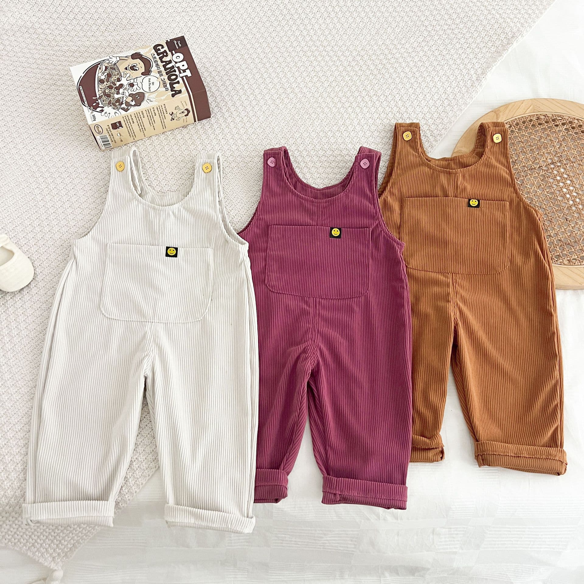 Children's corduroy suspenders for small and medium-sized children, shoulder strap buckle jumpsuit, boys' trousers, baby girl's trousers, spring and autumn outer wear