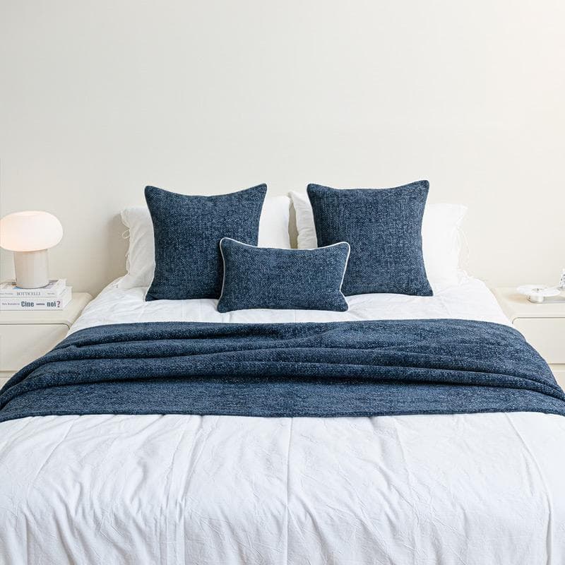 Modern minimalist wabi-sabi style, deep blue texture, high-end hotel and guesthouse bedding, cushions, throw pillows, blankets, and bed runners.