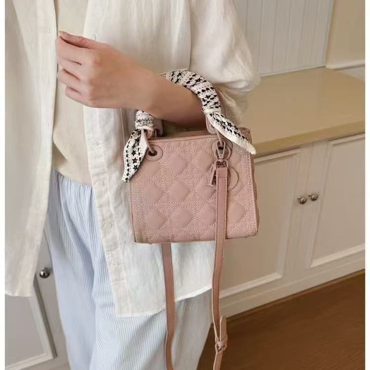 New Hot-Selling Fashion Quilted Handbag Commuter Versatile Shoulder Crossbody Premium Matte Light Luxury Lady Dior Style Bag for Women