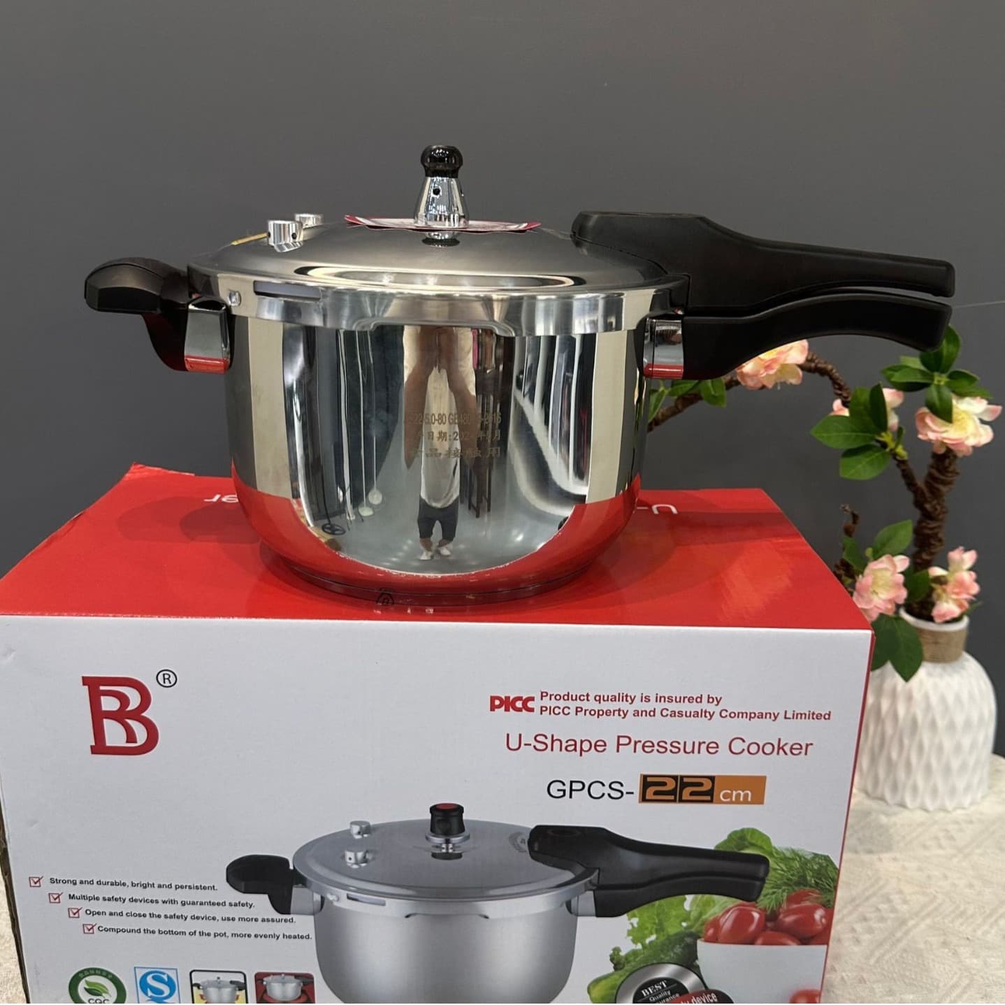 Gas induction cooker universal explosion-proof pressure cooker 304 stainless steel thickened factory wholesale pressure cooker thickened explosion-proof