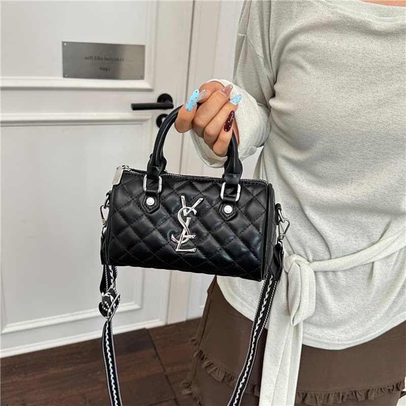 Women's Bag 2026 New Style Small Handbag Diamond Quilted Pillow Bag Export Shoulder Bag Large Capacity Women Boston Bag