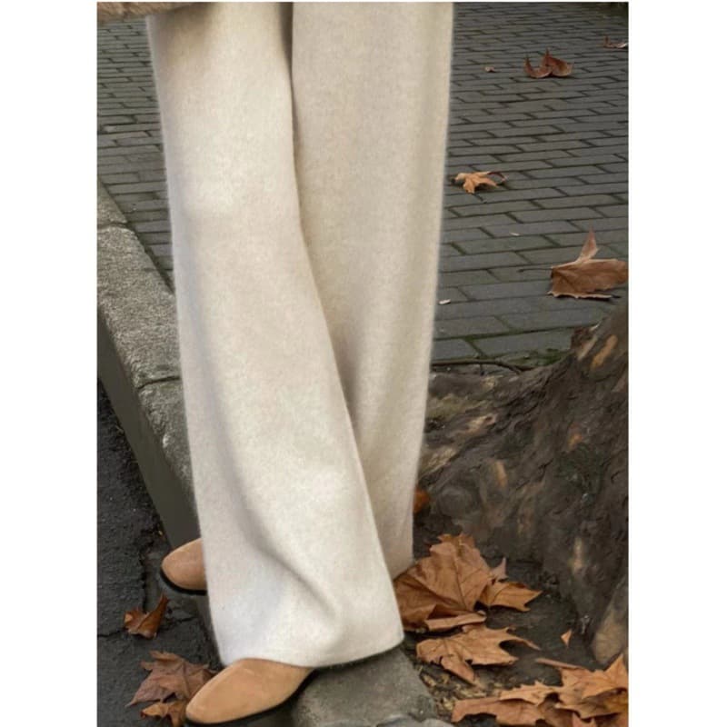 Australian wool knit wide-leg pants for women, autumn and winter, relaxed European style, cashmere trousers, straight leg, floor-length.