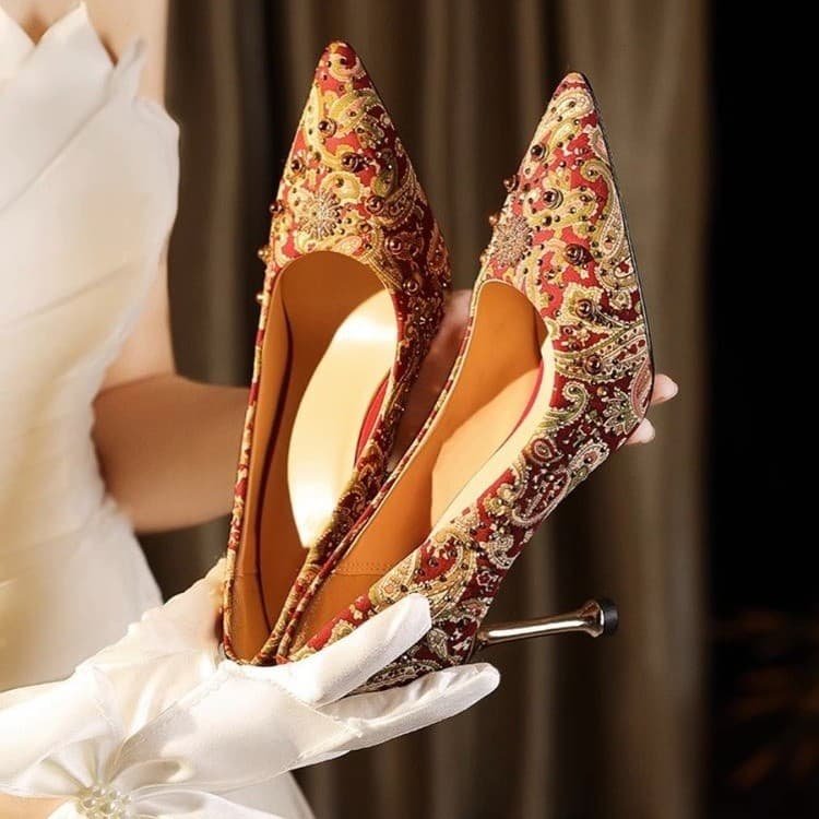 2025 New Red Bridal Shoes Chinese Wedding Shoes Rivet High Heels for Wedding Toast