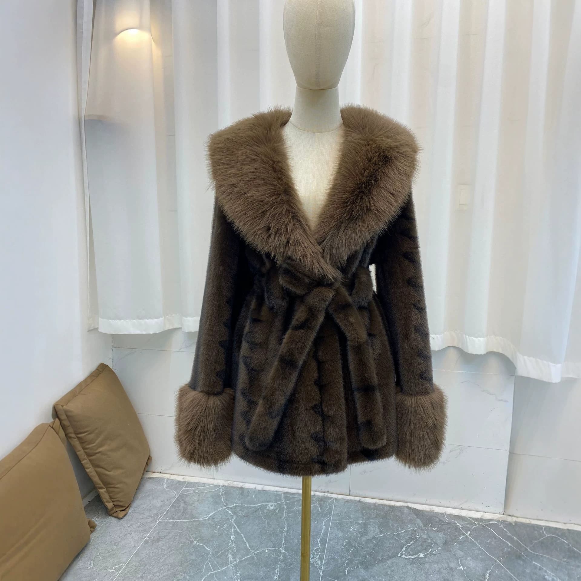 Cross-border Vintage Coffee Leopard Print Faux Fur Coat with Large Fur Collar, V-Neck, Waist-Tightening Slimming Women's Clothing from Source Factory