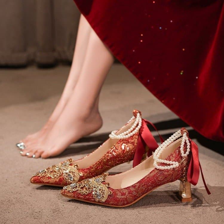 Women's Wedding Shoes Rhinestone 2025 New Red Beaded High Heels Chunky Heel Pointed Toe Bride Shoes Chinese Wedding Shoes